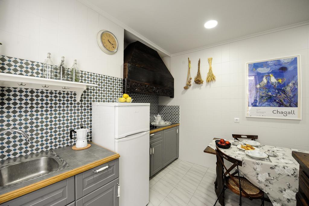 Heart Of Pamplona Apartments II By Clabao Bilik gambar
