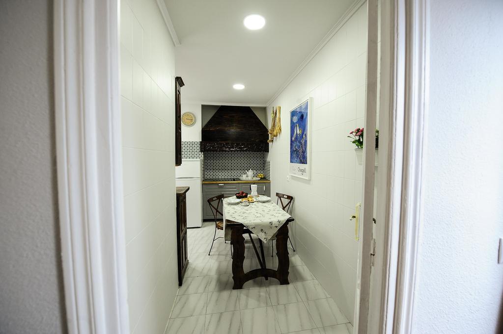 Heart Of Pamplona Apartments II By Clabao Bilik gambar